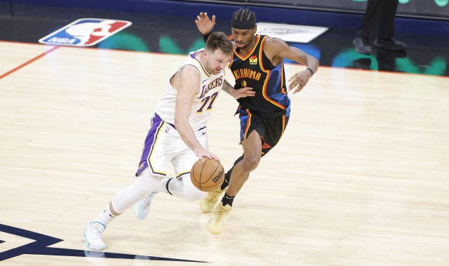 开云-名记半程最佳阵预测：1阵SGA东契奇 2阵库里小卡 3阵KD阿夫迪亚