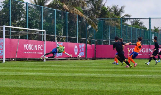 开云体育官网-克雷桑归队 热身赛山东泰山1:5不敌韩国龙仁