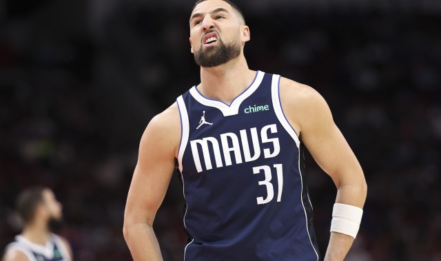 开云体育官网-越打越坑了！克莱8中2得5分2板1助 三分6中1&amp;正负值-12