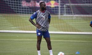 记者：莱比锡后卫海特勒伊达可能离队，已收到多份先租后买报价